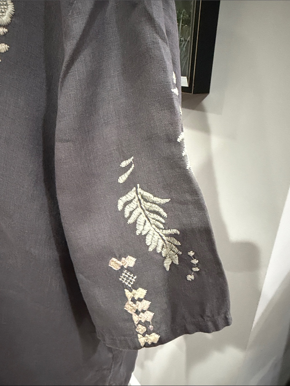Johnny Was women’s gray embroidered linen top Size Large - Picture 4 of 8